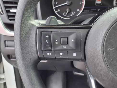 Used 2023 Nissan Rogue SV image 18