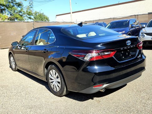 Used 2021 Toyota Camry LE image 4
