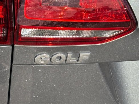 Used 2016 Volkswagen Golf SportWagen image 8