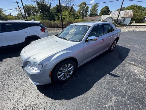 Used 2019 Chrysler 300 Limited image 18