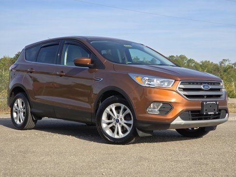 Used 2017 Ford Escape SE image 2