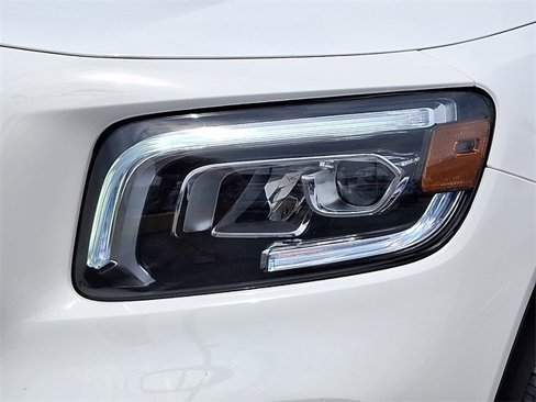 Used 2022 Mercedes-Benz GLB 250 4MATIC image 10