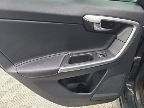 Used 2015 Volvo XC60 T6 image 38