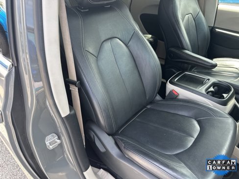 Used 2022 Chrysler Pacifica Touring-L image 54