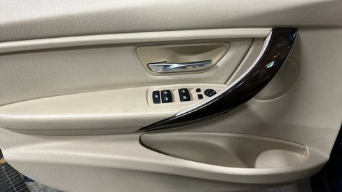 Used 2015 BMW 320i xDrive Sedan image 10