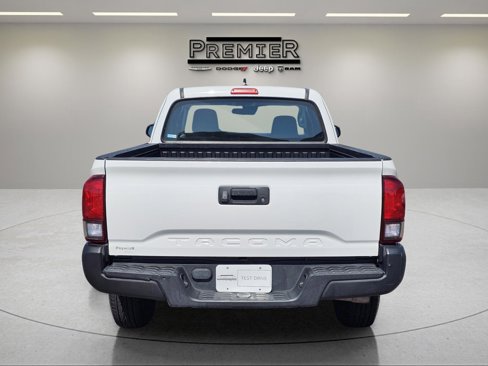 Used 2018 Toyota Tacoma SR image 10