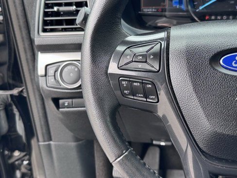 Used 2018 Ford Explorer XLT w/ Equipment Group 202A image 16