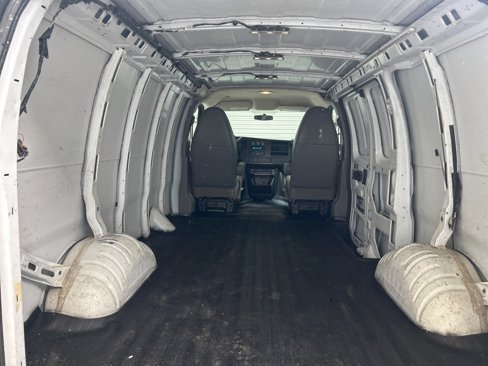 Used 2015 Chevrolet Express 2500 image 16