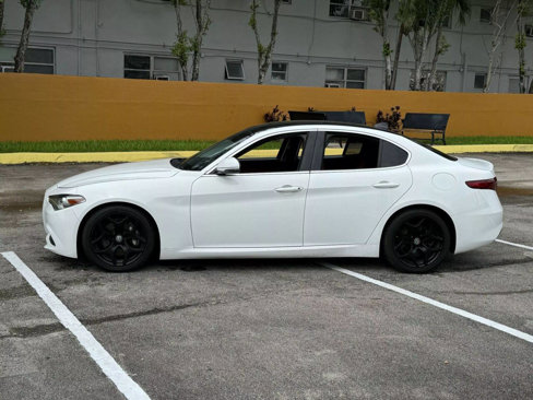 Used 2019 Alfa Romeo Giulia Ti image 8