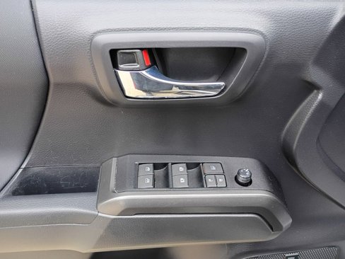 Used 2023 Toyota Tacoma TRD Off-Road image 12