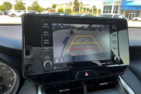 Used 2021 Toyota Venza LE image 21
