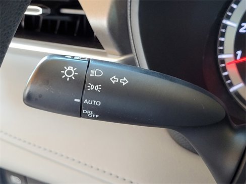 Used 2021 Toyota Highlander L image 32