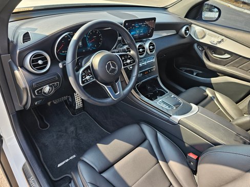 Used 2023 Mercedes-Benz GLC 300 4MATIC Coupe image 2