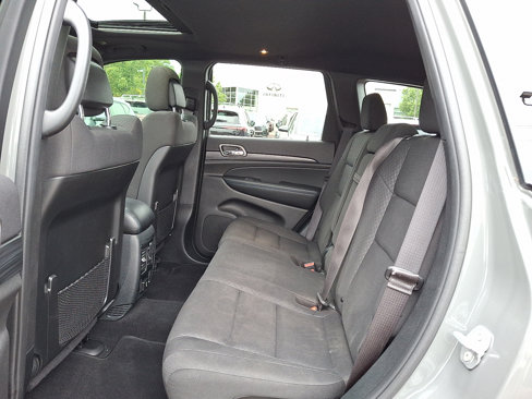 Used 2019 Jeep Grand Cherokee Laredo image 13