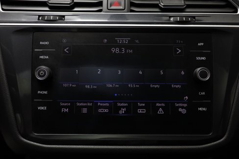 Used 2021 Volkswagen Tiguan SE image 9