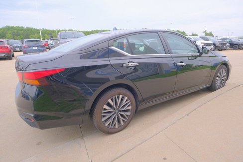 Used 2023 Nissan Altima 2.5 SV image 8