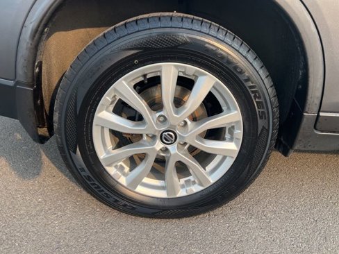 Used 2020 Nissan Rogue SV image 21