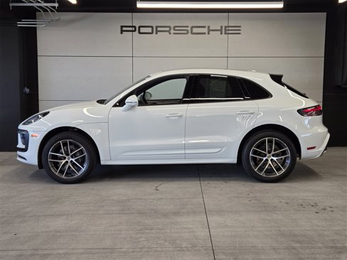 Certified 2025 Porsche Macan image 2