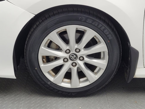 Used 2018 Toyota Camry LE image 31