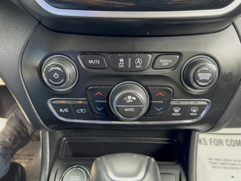 Used 2019 Jeep Cherokee Limited w/ Luxury Group image 27