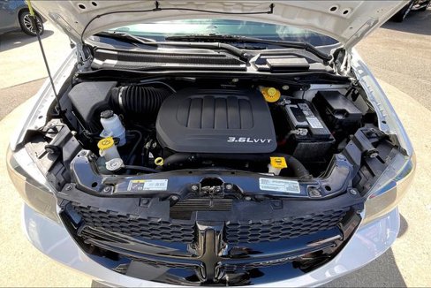 Used 2018 Dodge Grand Caravan SE image 9