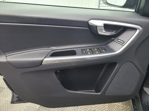 Used 2015 Volvo XC60 T6 image 22