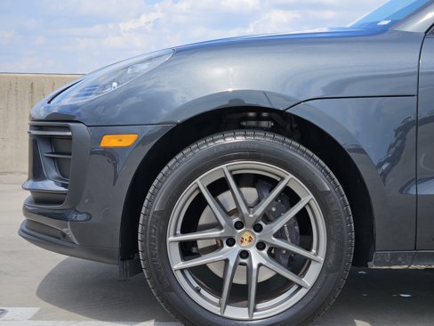 Certified 2025 Porsche Macan image 16