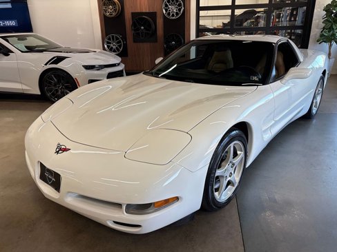 Used 2004 Chevrolet Corvette Coupe w/ Preferred Equipment Group image 2