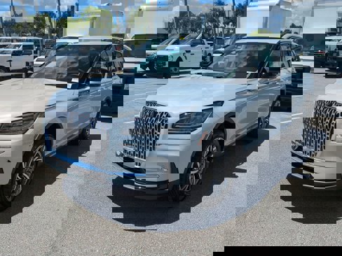New 2025 Lincoln Corsair FWD w/ Equipment Group 101A image 8