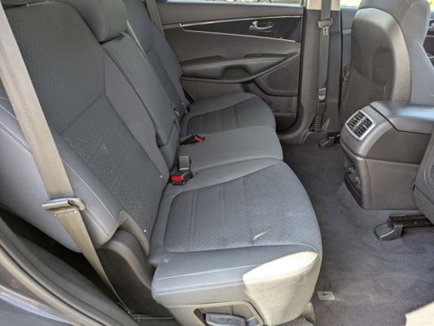 Used 2018 Kia Sorento LX image 17