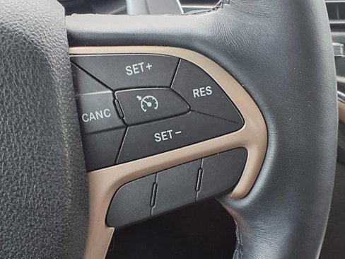 Used 2017 Jeep Grand Cherokee Laredo 75th Anniversary image 22