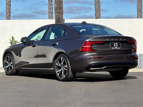 Certified 2025 Volvo S60 B5 Core image 3