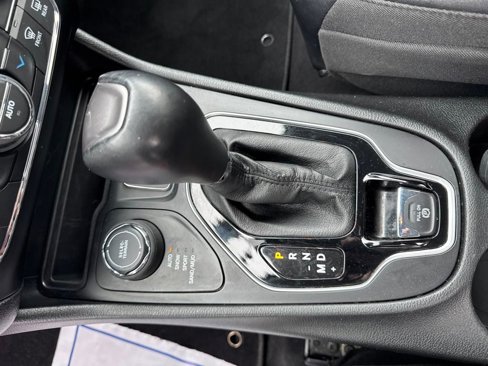 Used 2023 Jeep Cherokee Altitude Lux image 23