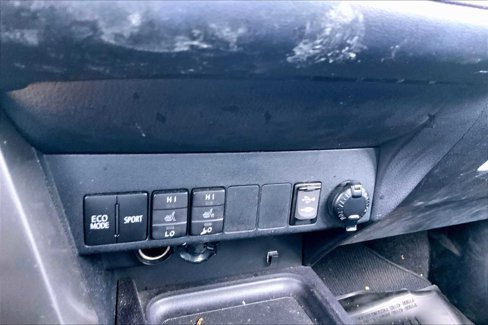 Used 2018 Toyota RAV4 SE image 33