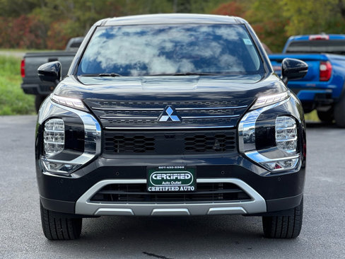 Used 2024 Mitsubishi Outlander AWD image 2