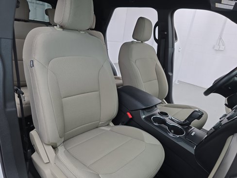 Used 2018 Ford Explorer XLT image 10