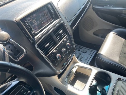 Used 2017 Dodge Grand Caravan SXT image 24