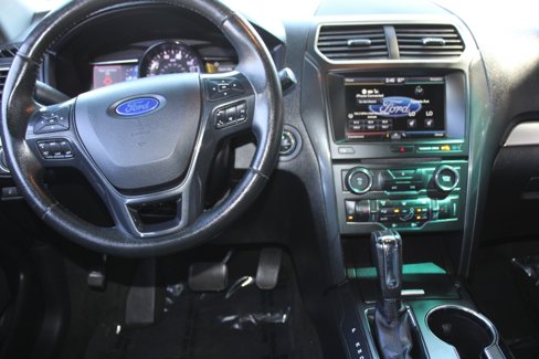 Used 2016 Ford Explorer XLT w/ Equipment Group 202A image 14
