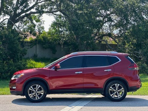 Used 2019 Nissan Rogue SV w/ Premium Package image 2