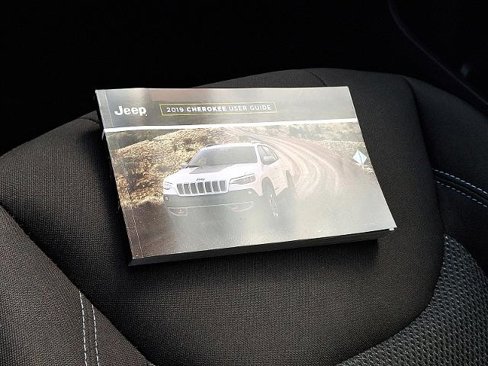 Used 2019 Jeep Cherokee Latitude w/ Popular Appearance Group image 25