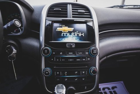 Used 2016 Chevrolet Malibu LT w/ Power Convenience Package image 4