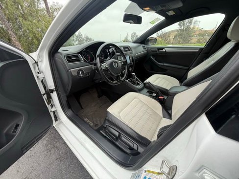 Used 2016 Volkswagen Jetta Sport image 9