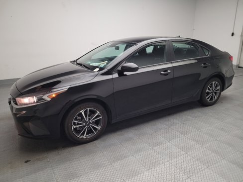 Used 2023 Kia Forte LXS image 2