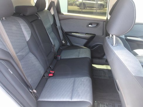 Used 2023 Nissan Rogue SV image 17