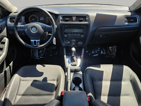 Used 2011 Volkswagen Jetta SE image 2