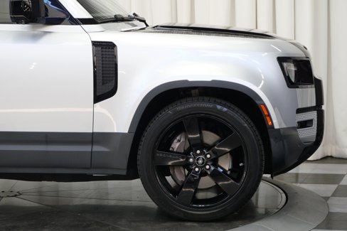 Used 2020 Land Rover Defender 110 First Edition image 32