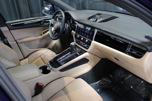 Used 2025 Porsche Macan image 19