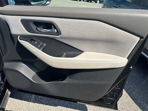 Certified 2023 Nissan Rogue SV image 24