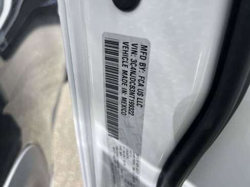 Certified 2022 Jeep Compass Limited image 18