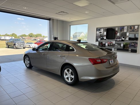 Used 2022 Chevrolet Malibu LS image 3